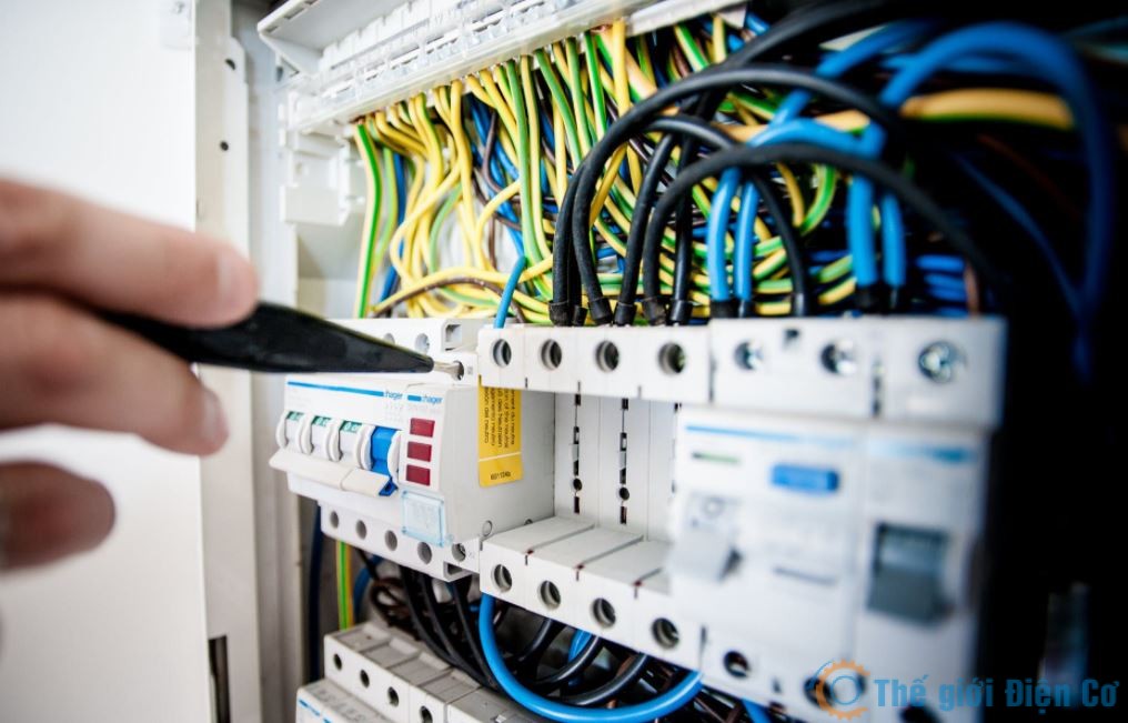 Lắp đặt tủ điện 3 pha điều khiển
